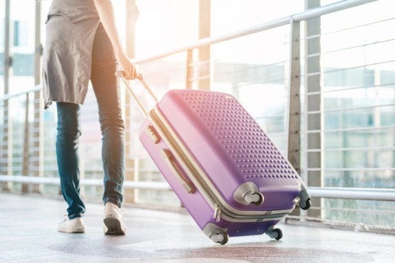 Ποιο φρούτο σε βοηθά να απαλλαγείς από φούσκωμα όταν ταξιδεύεις;